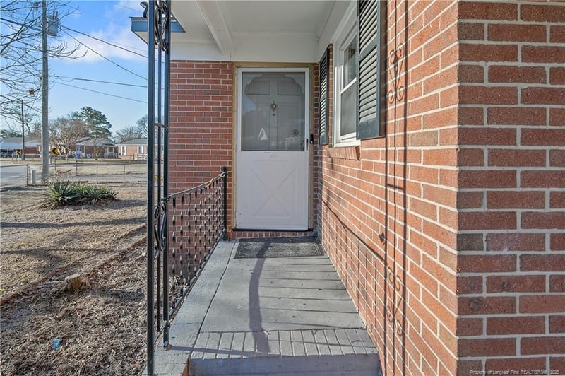 5631 Dodge Dr, Fayetteville, NC 28303