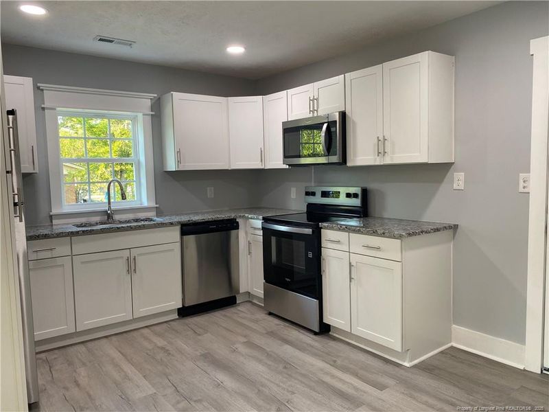 5633 Duncan St, Hope Mills, NC 28348