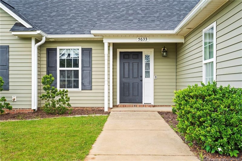 5633 Seafield Ln, Hope Mills, NC 28348