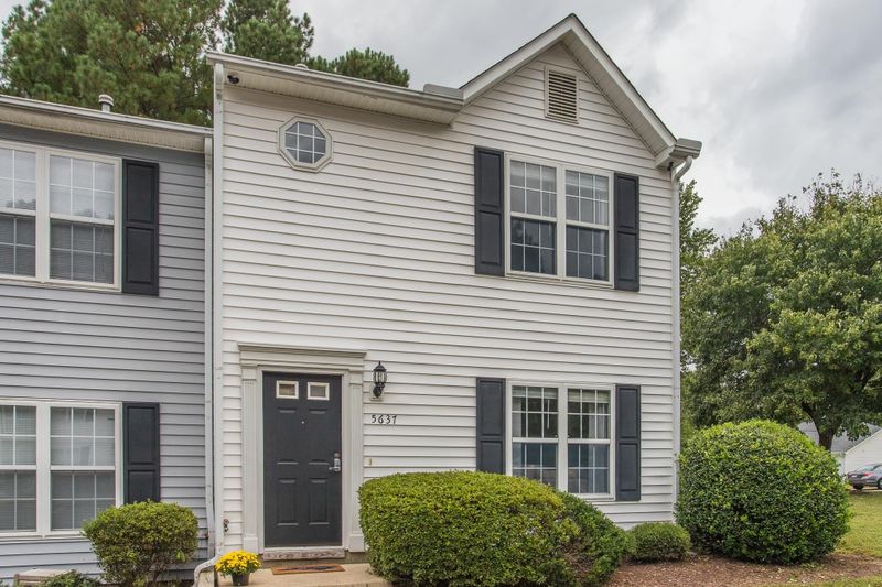 5637 Fieldcross Ct, Raleigh, NC 27610