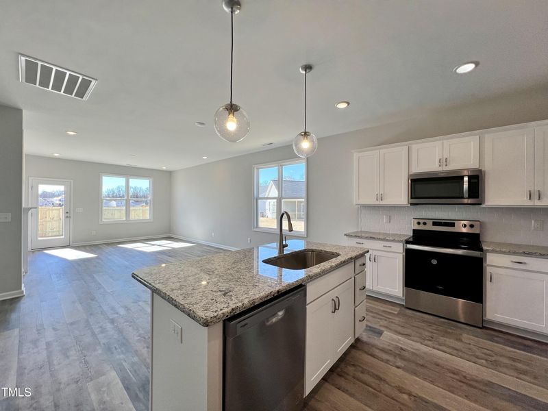 564 Sturgeon St, Smithfield, NC 27577