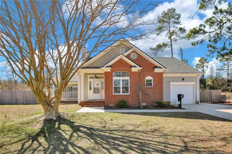 564 Waterbury Dr, Fayetteville, NC 28311