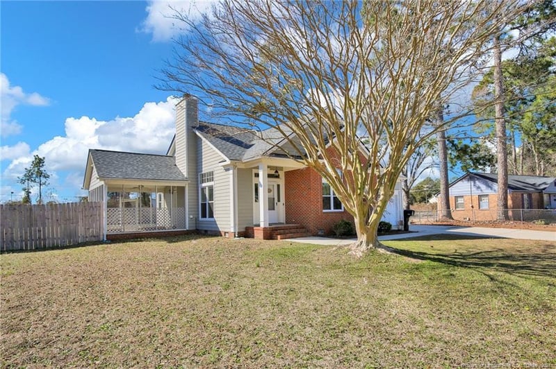 564 Waterbury Dr, Fayetteville, NC 28311