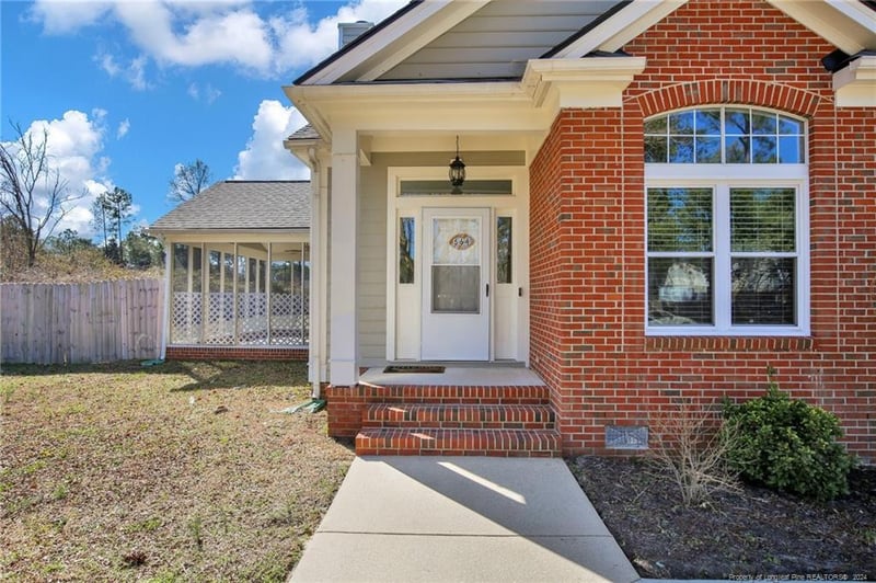 564 Waterbury Dr, Fayetteville, NC 28311