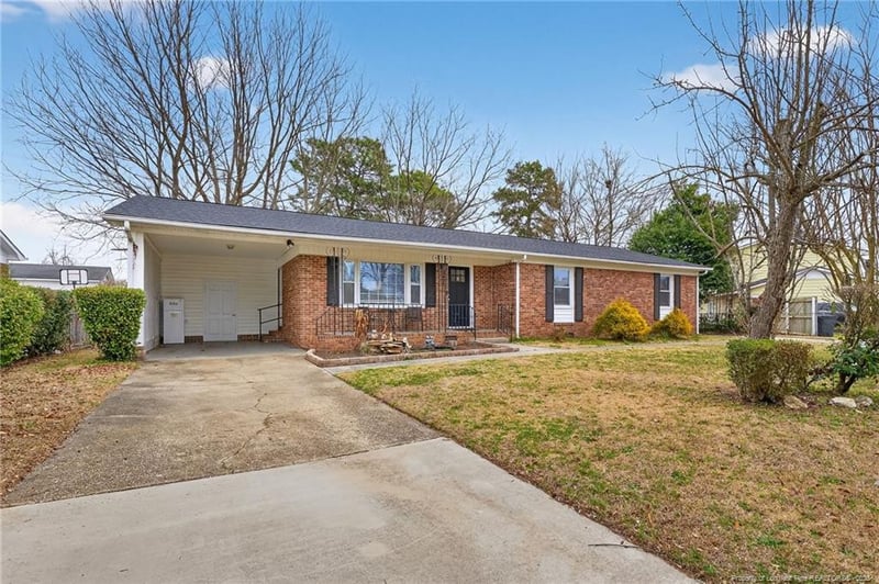 5641 Carson Dr, Fayetteville, NC 28303
