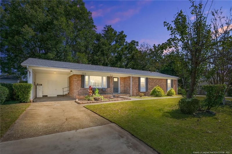 5641 Carson Dr, Fayetteville, NC 28303