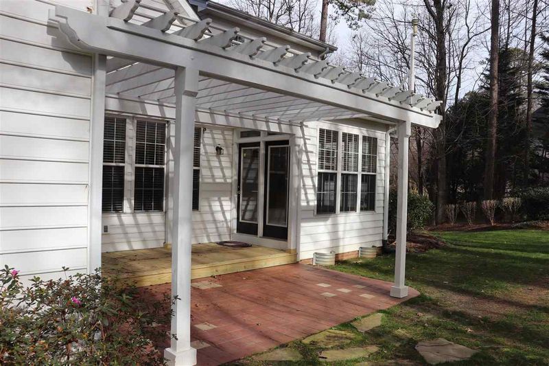 5644 Pine Dr, Raleigh, NC 27606