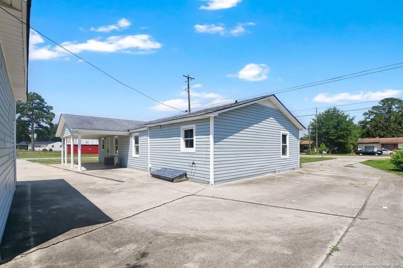 5645 Camden Rd, Fayetteville, NC 28306