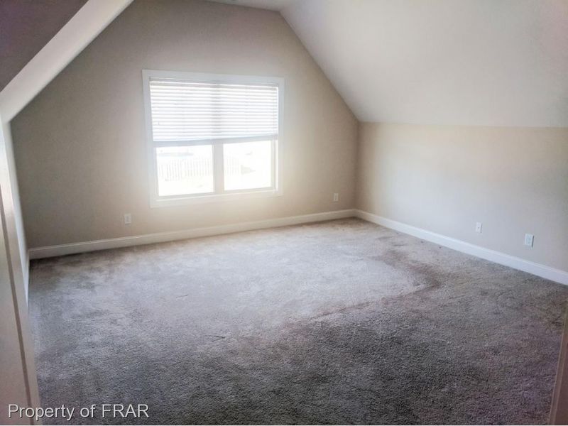 5645 Kirkstall Dr, Hope Mills, NC 28348