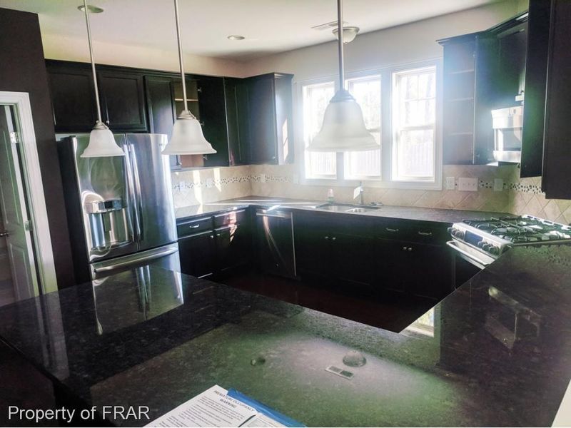 5645 Kirkstall Dr, Hope Mills, NC 28348
