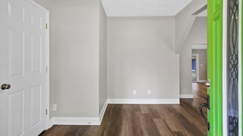 5646 Hancock St, Hope Mills, NC 28348