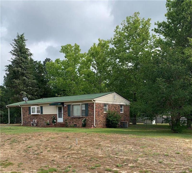 5649 Franklin St, Hope Mills, NC 28348