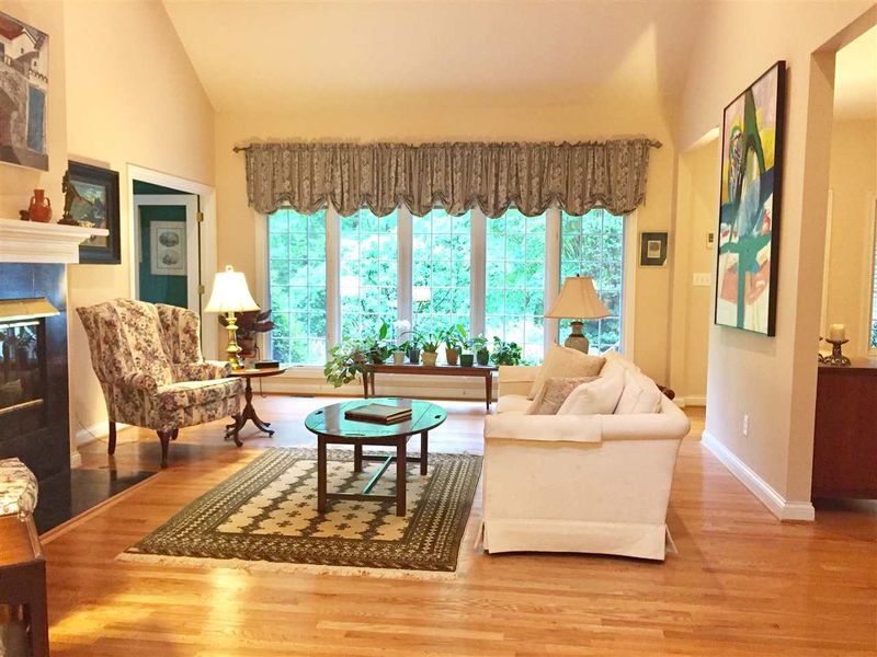 565 Chatham Dr, Chapel Hill, NC 27516