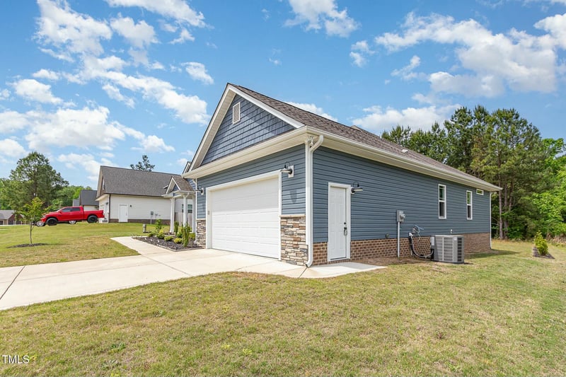 565 Joseph Alexander Dr, Fuquay Varina, NC 27526