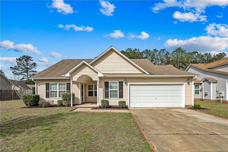 5656 Seafield Ln, Hope Mills, NC 28348