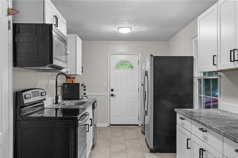 5667 Elwood Dr, Fayetteville, NC 28306