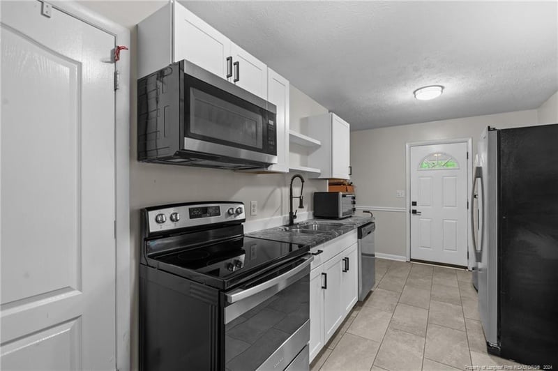 5667 Elwood Dr, Fayetteville, NC 28306