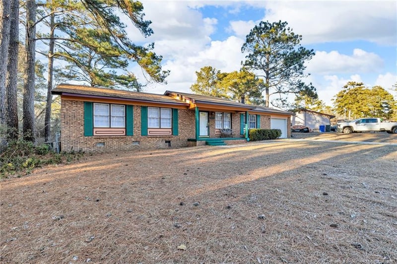 5671 Livingston Dr, Fayetteville, NC 28311