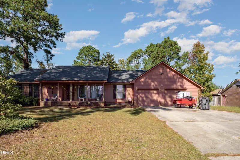 5686 Bear Creek Cir, Fayetteville, NC 28304