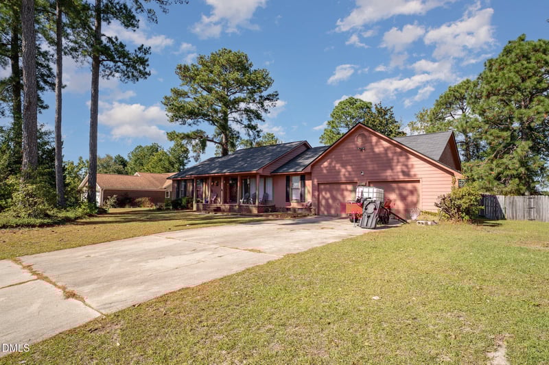 5686 Bear Creek Cir, Fayetteville, NC 28304