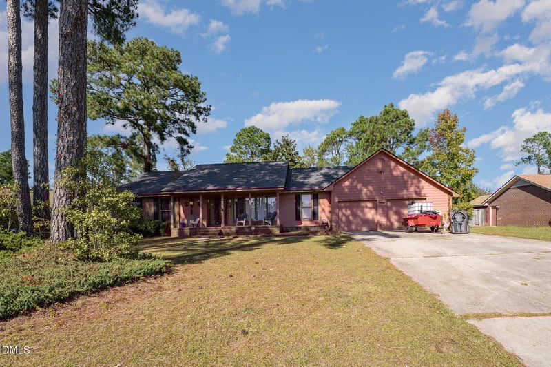 5686 Bear Creek Cir, Fayetteville, NC 28304