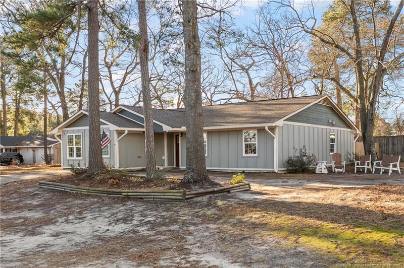 5699 Bauer St, Hope Mills, NC 28348