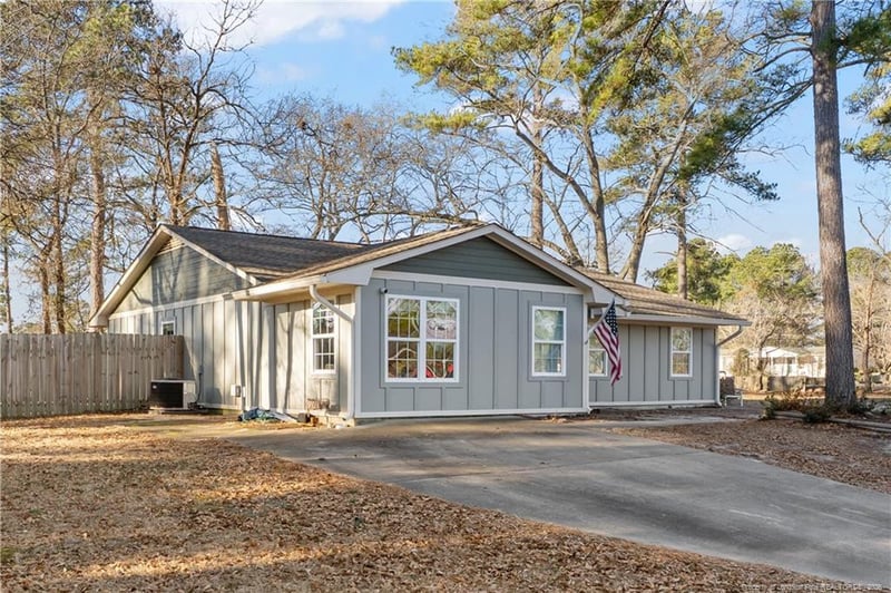 5699 Bauer St, Hope Mills, NC 28348