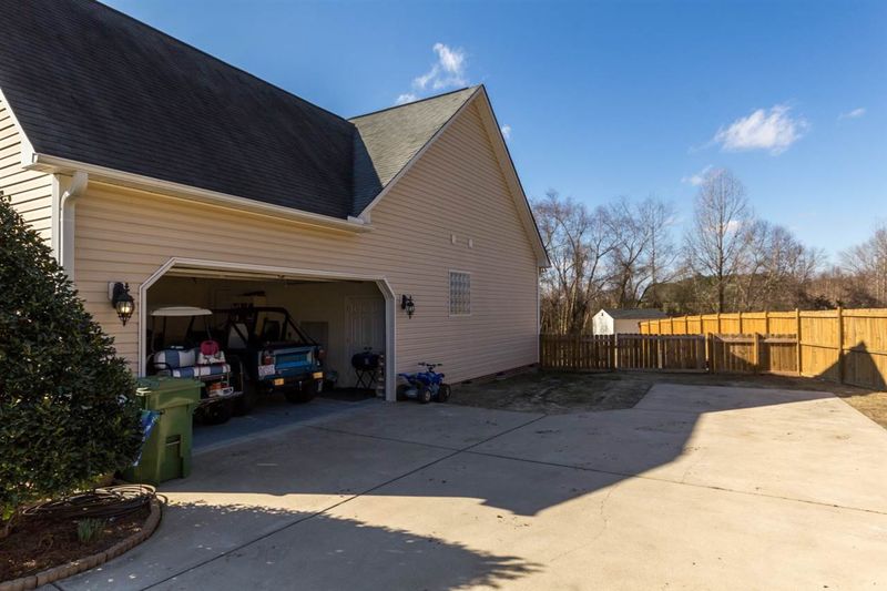 57 Lake Tree Ct, Four Oaks, NC 27524