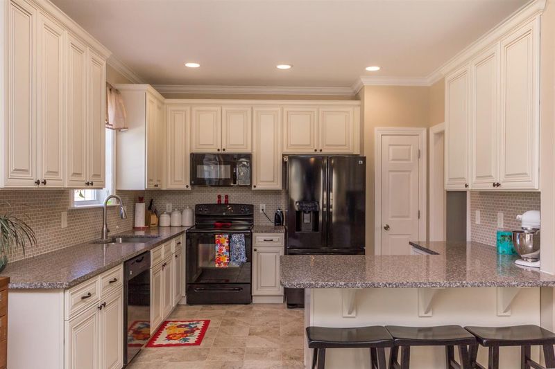 57 Lake Tree Ct, Four Oaks, NC 27524