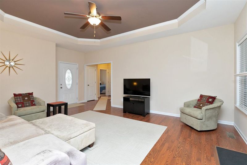 570 Moonlight Dr, Fuquay Varina, NC 27526