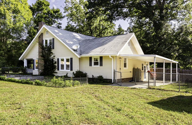 570 W Old Glencoe Rd, Burlington, NC 27217