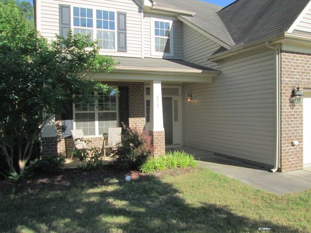 570 Rolling Meadows Dr, Clayton, NC 27527
