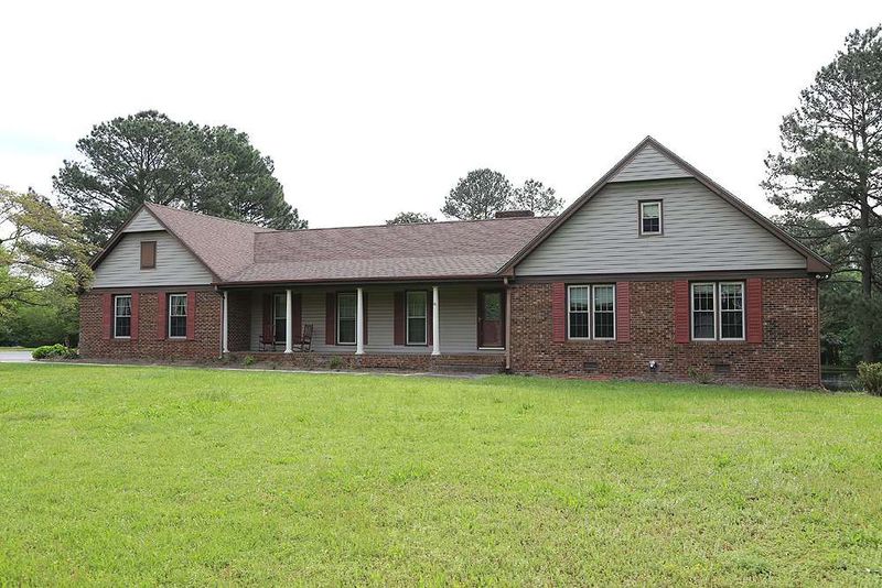 5700 Castlebrook Dr, Raleigh, NC 27604