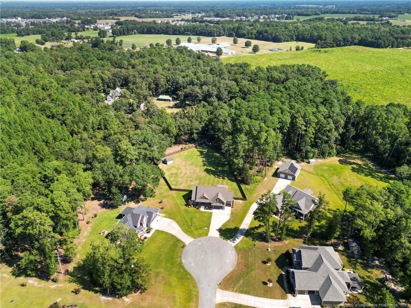 5700 Ione Ct, Hope Mills, NC 28348