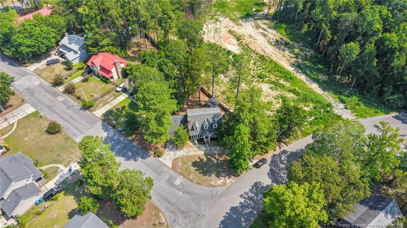 5700 Nassau Dr, Fayetteville, NC 28314