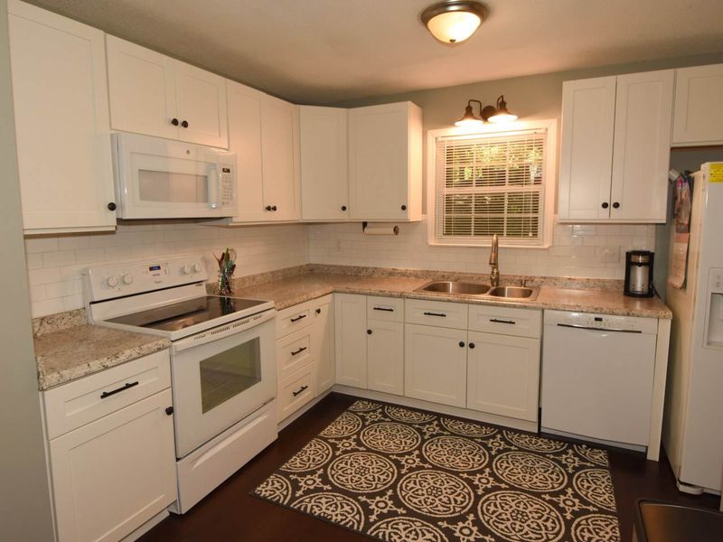 5700 Three Oaks Dr, Raleigh, NC 27612