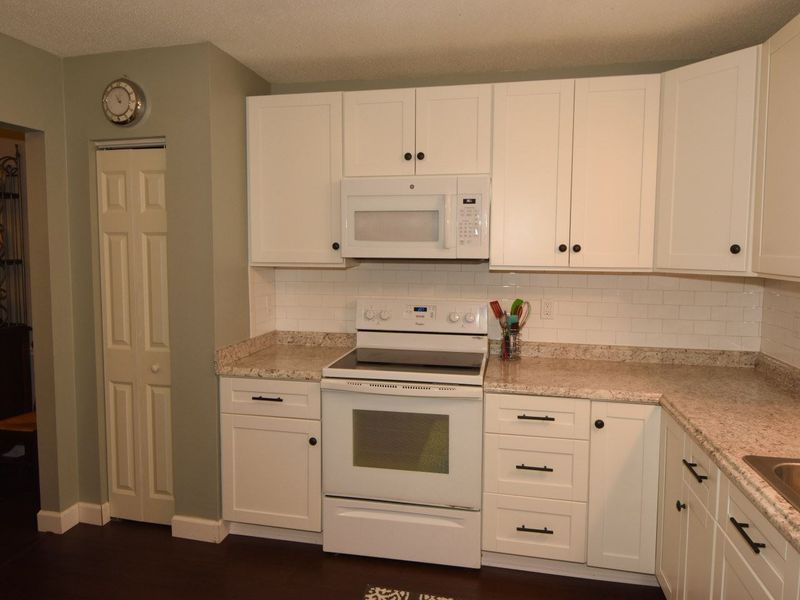 5700 Three Oaks Dr, Raleigh, NC 27612