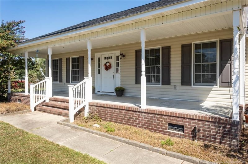 5700 Trotter Ct, Hope Mills, NC 28348