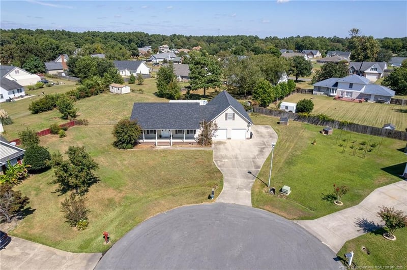 5700 Trotter Ct, Hope Mills, NC 28348