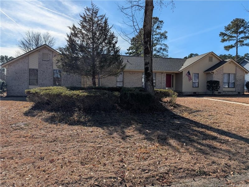 5701 Danville Dr, Fayetteville, NC 28311