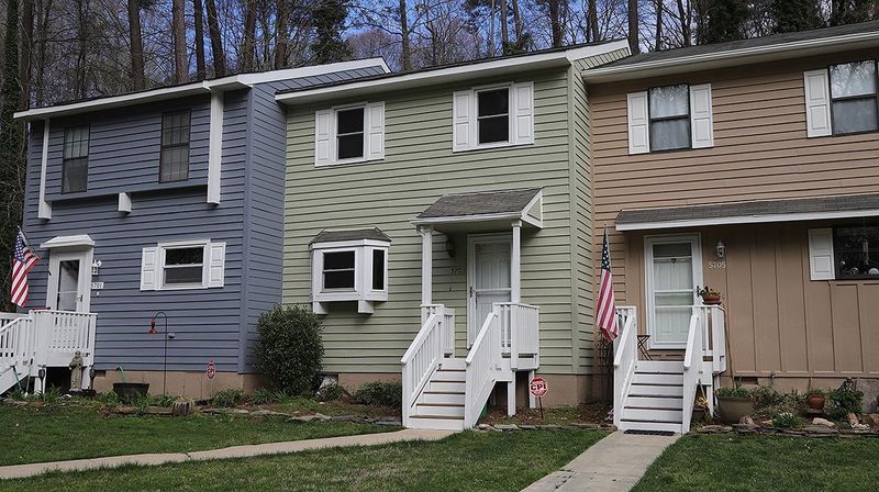 5703 Forest Lawn Ct, Raleigh, NC 27612