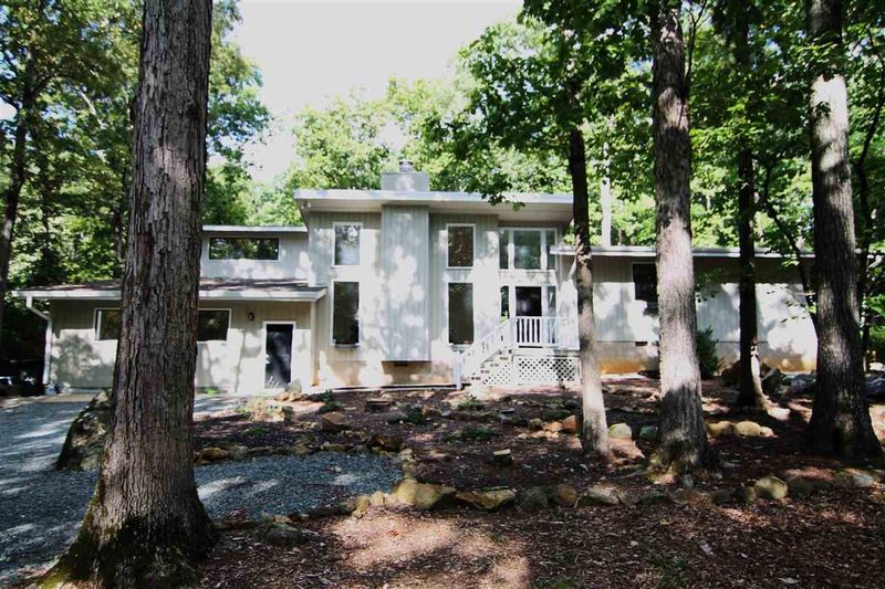 5704 Hideaway Dr, Chapel Hill, NC 27516