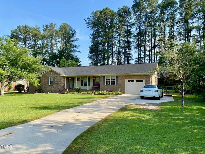 5705 Dobson Dr, Fayetteville, NC 28311