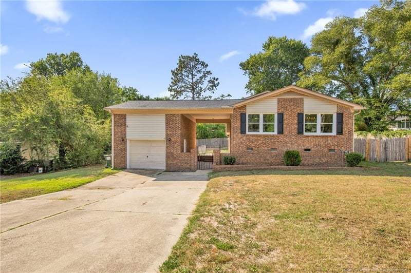5706 Grampian Ct, Fayetteville, NC 28304