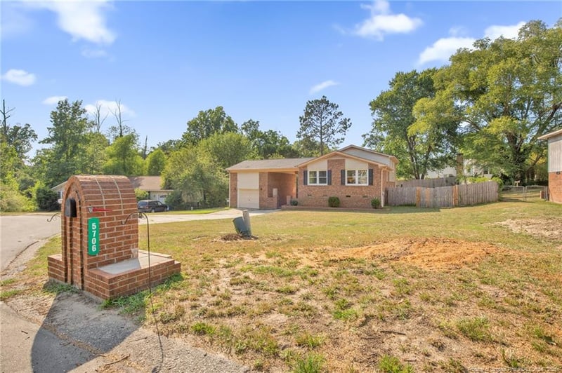 5706 Grampian Ct, Fayetteville, NC 28304