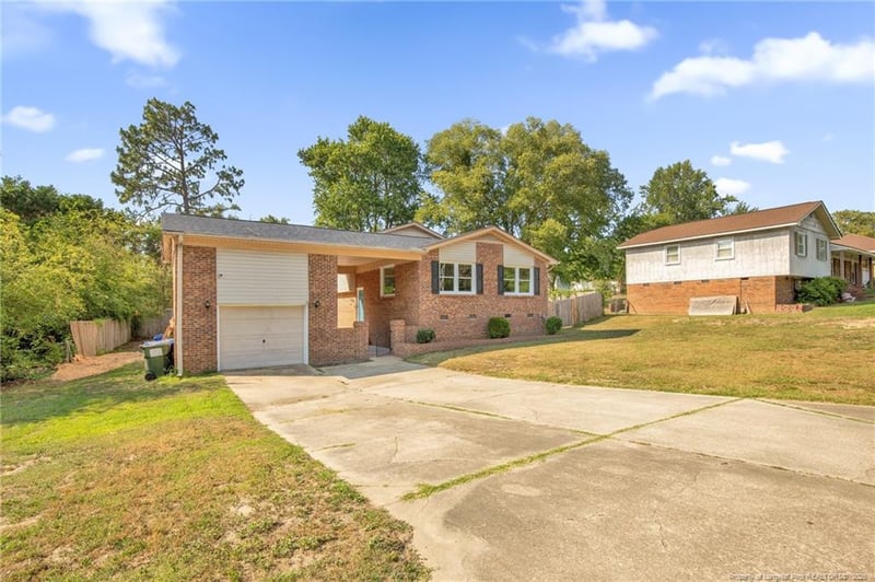 5706 Grampian Ct, Fayetteville, NC 28304