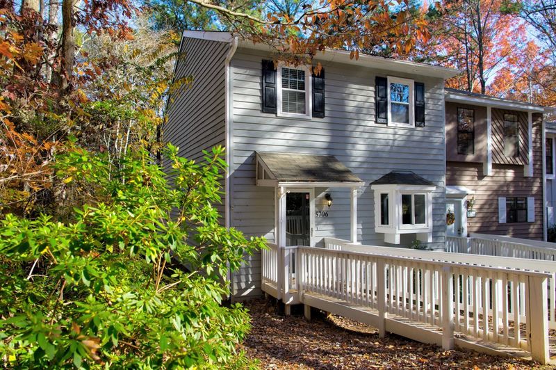 5706 Three Oaks Dr, Raleigh, NC 27612