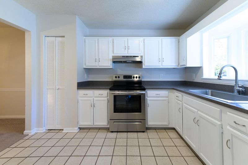 5706 Three Oaks Dr, Raleigh, NC 27612