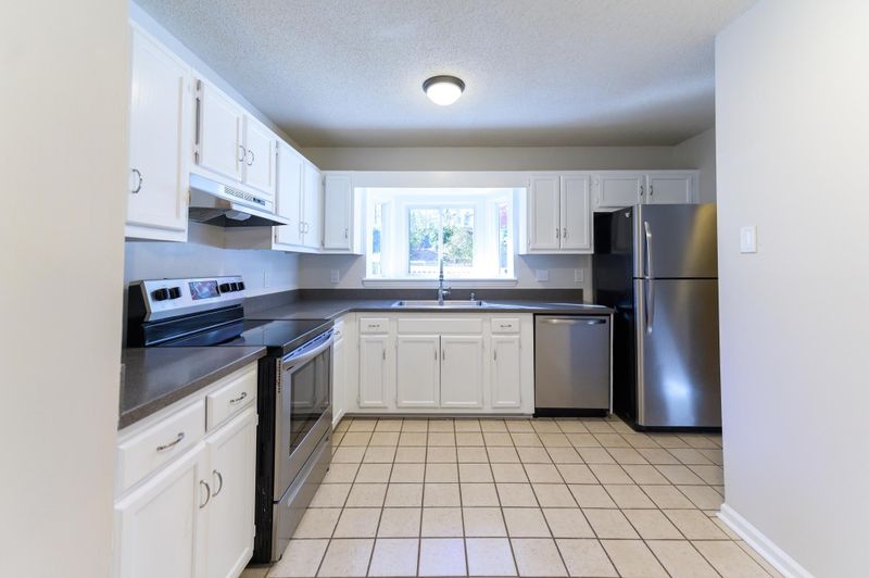 5706 Three Oaks Dr, Raleigh, NC 27612