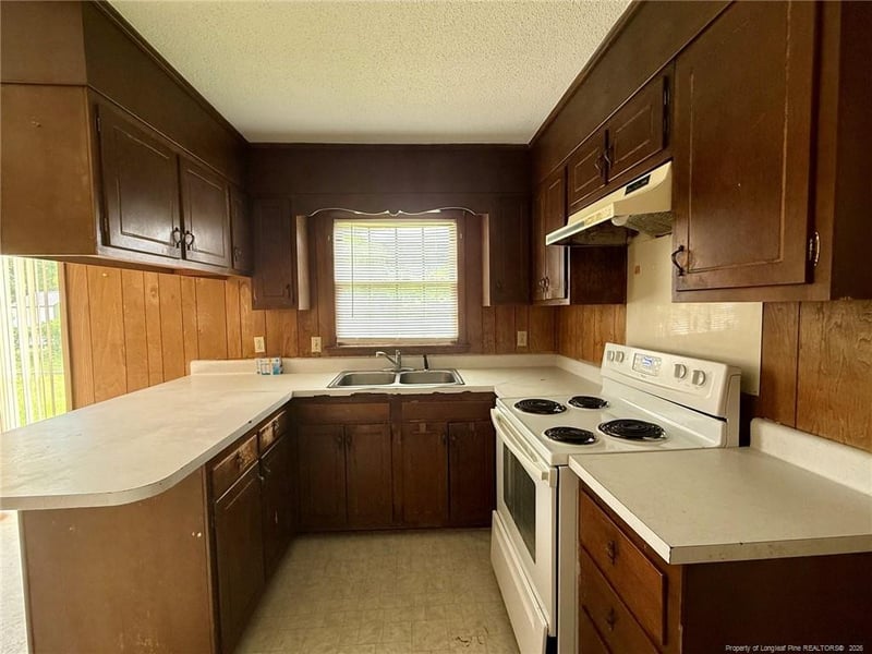 5707 Chisholm Trl, Fayetteville, NC 28303